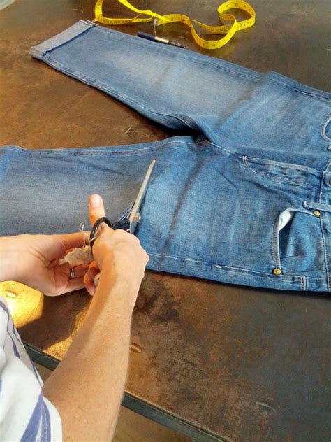 How To Make Your Own Cutoff Jeans 4 Simple Steps