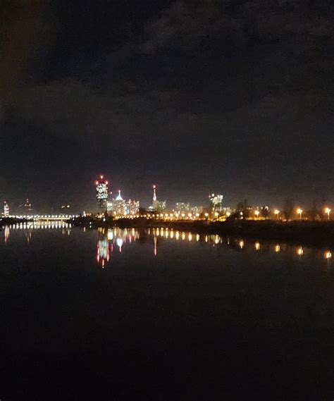 Commuting over the Danube in the evening. Beautiful. : r/bikecommuting