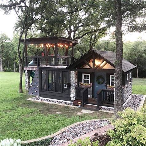 Here's what your next hangout location could look like and what you can do while tucked away inside. 14 Beautiful DIY She Shed Ideas That Everyone Can Build