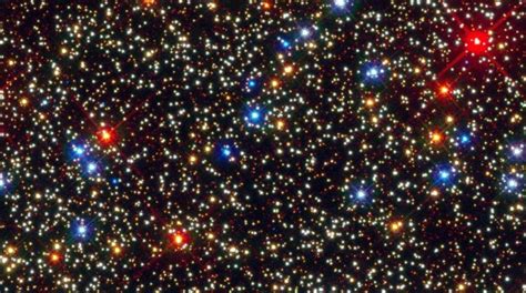 Crowded Cluster Captured By Nasas Hubble Space Telescope Techhx