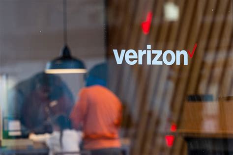 Verizon Vz Sees Another Mobile Subscriber Stumble After Price Hikes
