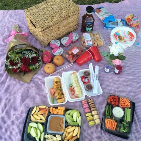 Pin By 🙌🏾👑🌸katera Renea🙌🏾👑🌸 On Healthy Hearty Foods Romantic Picnic Food Picnic Date Food