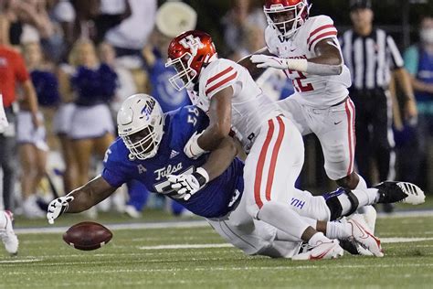 Cowboys draft Tulsa OL Tyler Smith 24th overall in 1st round | AP News