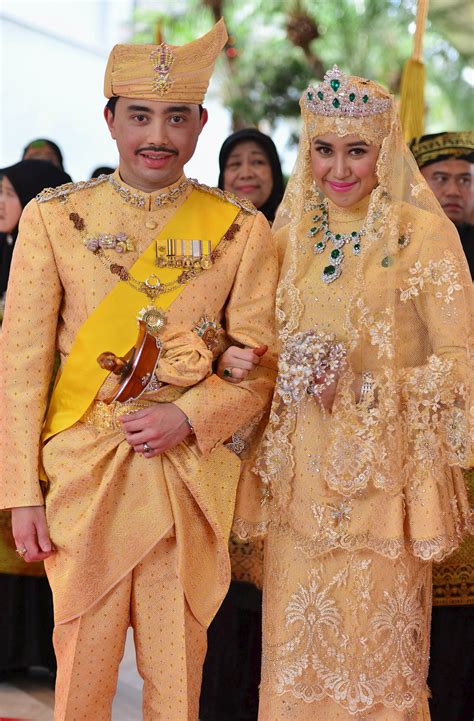 Music video by prince malik performing cara de angel. Sultan of Brunei's son celebrates wedding in lavish ...