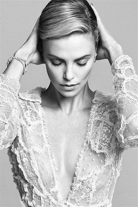 Pin Op Charlize Theron