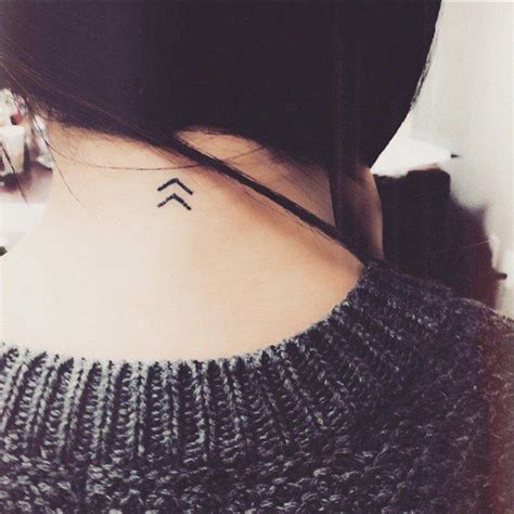 25 Back Of The Neck Tiny Tattoos To Inspire Your Next Ink Erinnern