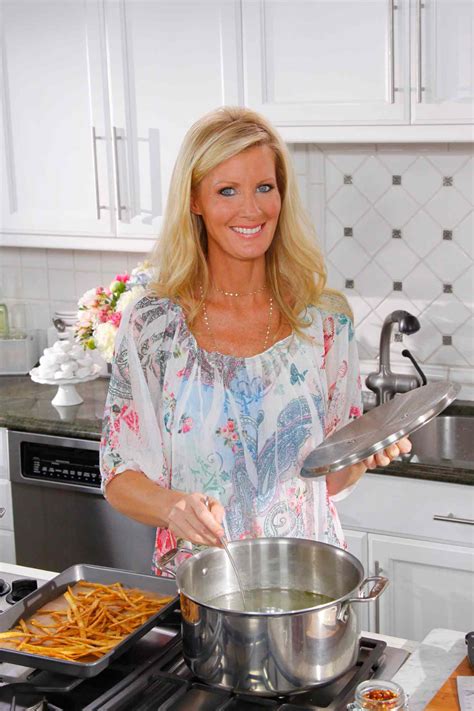 What To Know About Sandra Lee And Her Career And Cancer