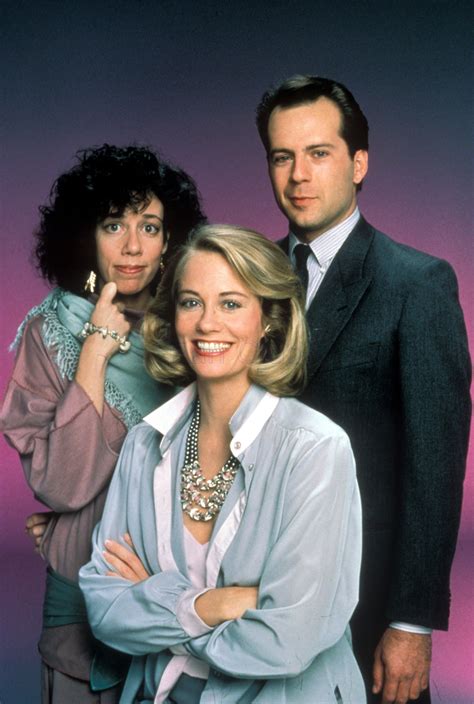 It is credited with making willis a star as a result of his performance that earned him golden globe awards, people's choice awards, and primetime emmy. Moonlighting - Bruce Willis & Cybil Shepherd (avec images ...