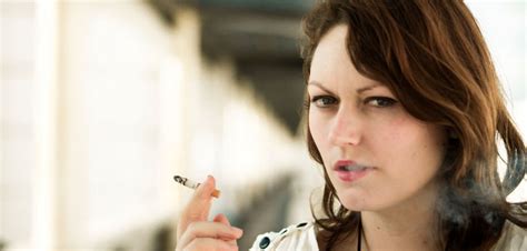 Neuroscientist Reveals That Women Crave Cigarette More Strongly During