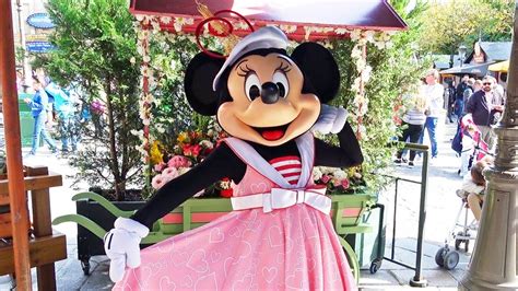 Parisian Minnie Mouse Meet And Greet At Disneyland Paris Walt Disney