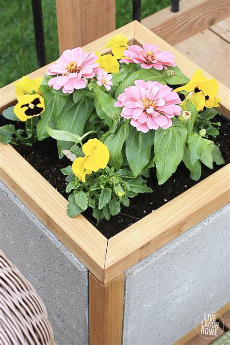 This is an easy way to build by yourself or with a helper. DIY Paver Planter Box - Live Laugh Rowe