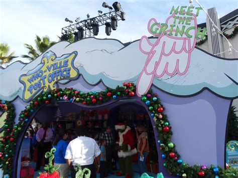 Grinchmas At Universal Studios Hollywood Unleashes The Grinch On A