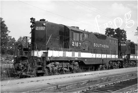 Southern Railway Diesel Locomotive 2187 5x7 Photo May 27 1967 At