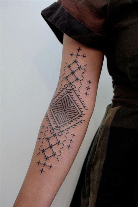 Geometric Line Tattoo Geometrictattoos Geometric Tattoo Tattoos