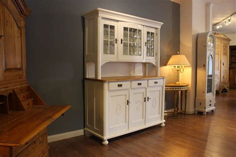 Sonniges gelb, klassisches altweiß oder karibisches türkis? Jugendstil Buffet Anrichte Altweiß