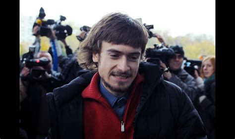 vidéo pyotr verzilov mari d une des deux pussy riot encore emprisonnées le 10 octobre 2012