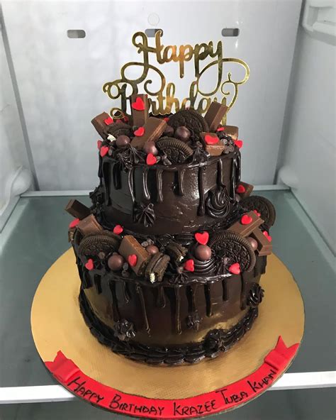 With that technique, you will be able to make beautiful cakes and showpieces. 2 Tier Chocolate Oreo Cake