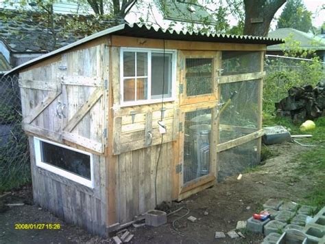 This diy chicken coop from pallet wood by lady lee's home was made from pallets that were sourced for free off craigslist. Ideas Diy chicken coop from pallets ~ gellencoop