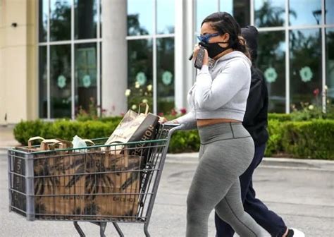 Jordyn Woods Flaunts Extra Thick Body And Toned Tummy At Grocery Store