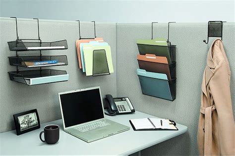Cubicle organization ideas are adjustable based on your preferences and needs. 20 Best Office Cubicle Decor Ideas For Fun Environment ...
