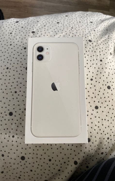 White Iphone 11 64gb Box On Mercari Imagens Iphone Iphone Branco