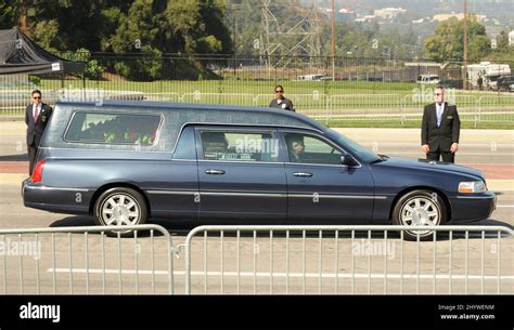 Michael Jackson S Hearse At The Michael Jackson Funeral Service At