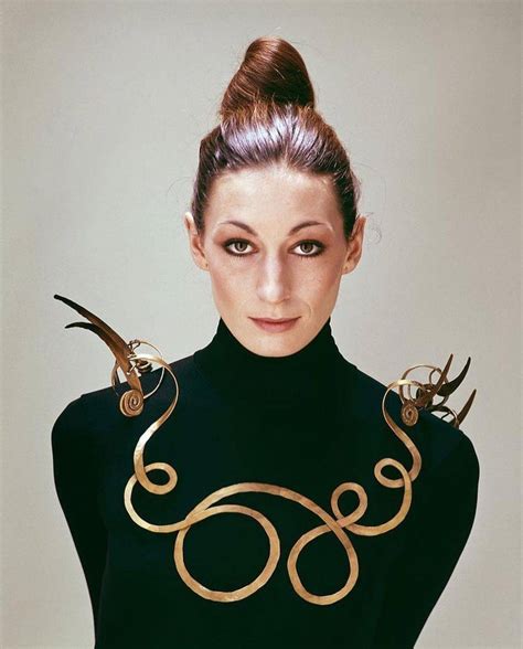 Anjelica Huston Photographed By Evelyn Hofer In Nyc Scrolller