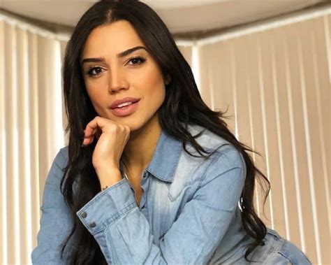 Pelas redes sociais, o casal mostrou cada detalhe. Ex-BBB Paula Amorim posta foto de biquíni invertido e ...