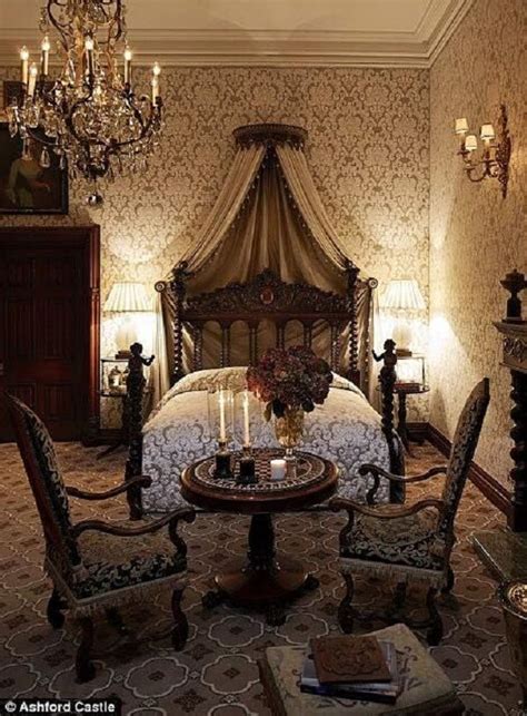 15 beautiful vintage wallpaper ideas for inspiration home decor ways victorian bedroom decor