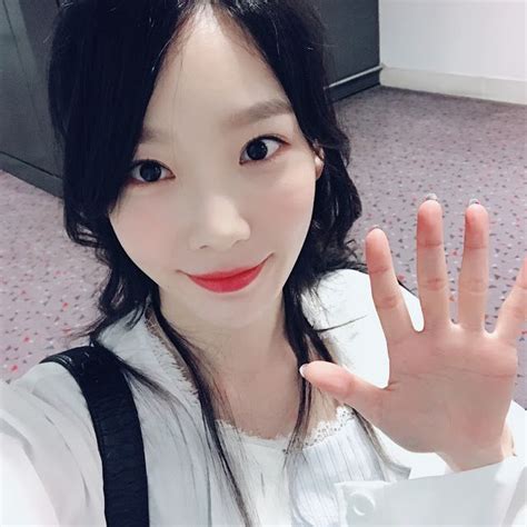 Snsd Taeyeon Goes To Hong Kong For Her Persona Concert Snsd Taeyeon Snsd Taeyeon