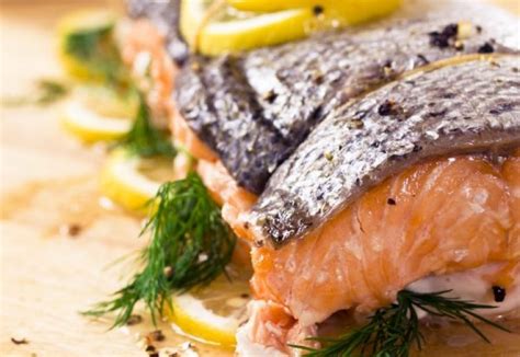 Ditch the thinking that seafood recipes are only for fancy meals and fine dining restaurants and start adding them to your weekly meal plan. How long to bake salmon? | SkySeaTree