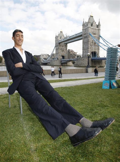 World Biggest Tallest Man