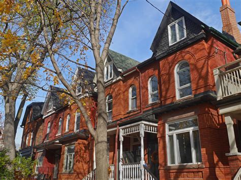 Surviving the canadian real estate crash. Canadian housing market won't crash like the U.S.
