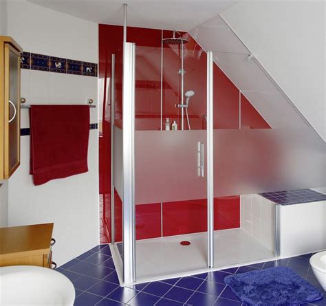 Spiegelflächen sorgen für ein großzügiges. In 8 Schritten zur perfekten Dachschrägen-Dusche ...