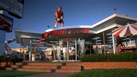 The Stan Mikita Donuts Cafe From Waynes World Is Opening Up In Real Life Article Bardown