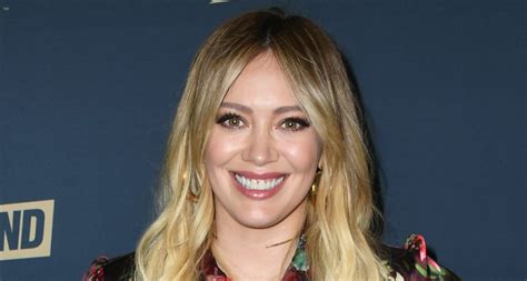 Hilary Duff Shares First Behind The Scenes Photo With ‘how I Met Your Father Co Stars