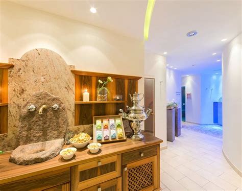 Neben der hydrotherapie beruht die kneippsche philosophie auf vier weiteren säulen: Innere Mitte finden Urlaub | Hotels Fitness bei Meran