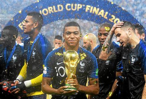 Plédran Le Trophée De La Coupe Du Monde De Football Débarque En