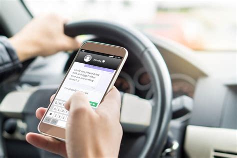 Wajib Tahu Ini 3 Bahaya Bermain Handphone Ketika Menyetir Good