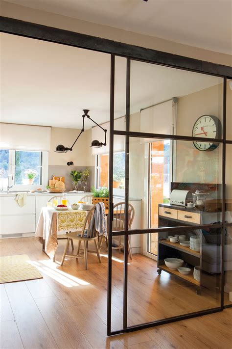 Puertas correderas de vidrio y madera en la cocina. Nuevas puertas... ¡y presume de piso! | Puertas plegables ...