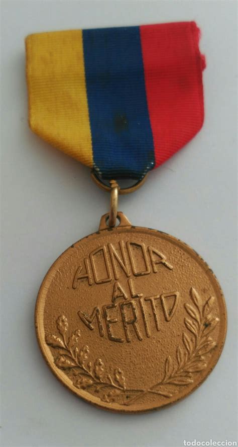 Medalla Honor Al Mérito Con La Cinta Tricolor D Comprar Medallas