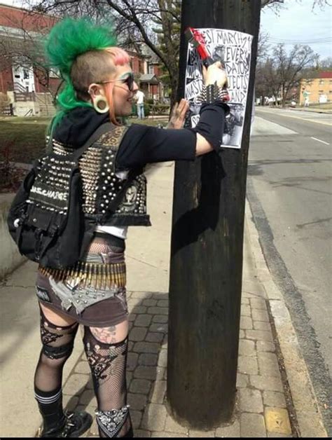 Pin de MADCAP em PUNK LIVES MATTER Estilo punk Cultura punk Gótica