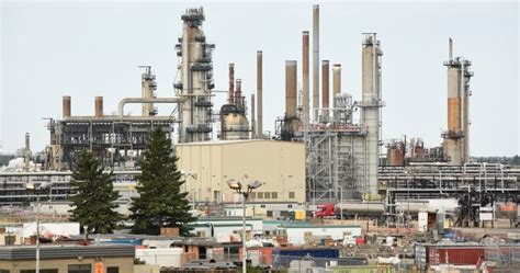 Report Finds Albertas ‘fly In Fly Out Oilsands Workers Face