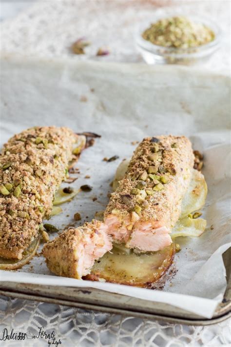 Salmone al forno in crosta di patate. Filetto di salmone al forno in crosta di pistacchi ...