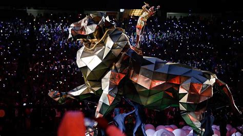 A performance de roar da katy perry no show de. Katy Perry at the Super Bowl Halftime Show - Creation