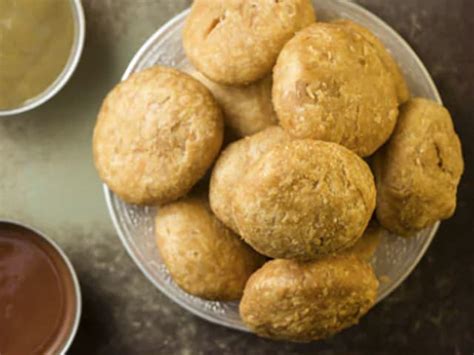 12 Best North Indian Snacks