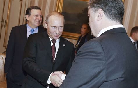 Russia's Putin and Ukraine's Poroshenko Talk Bilateral Relations in Phone Call