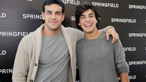 Mario casas, junto a sus hermanos sheila y christian. CINE SE ESTRENA ANTENA 3 TV | Óscar Casas, dispuesto a ...