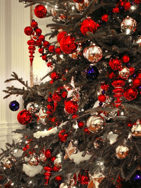 37 Christmas Decoration Ideas In All Shades Of Red Decoration Love