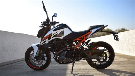The new ktm duke 250 comes featured with slipper clutch, big fuel tank as it is in new duke 390, new trellis frame with bolted sub frame, up swept aluminum exhaust canister and new headlight. KTM 250 Duke 2017 - Price, Mileage, Reviews, Specification ...